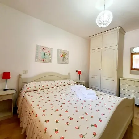 Le Sunrise - A 350 Mt Dal Mare E Con Giardino Privato דירה